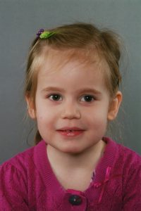 Schoolfoto's van Jonas in groep 3 en Hannah in groep 1.