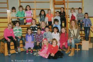Schoolfoto's van Jonas in groep 3 en Hannah in groep 1.