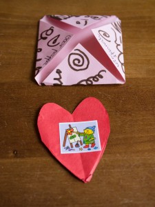Hannah heeft voor ons Valentijnscadeaus geknutseld en ze heeft e