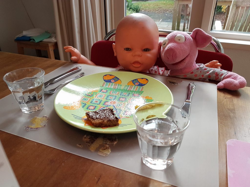Popje en Purk ontbijten mee.